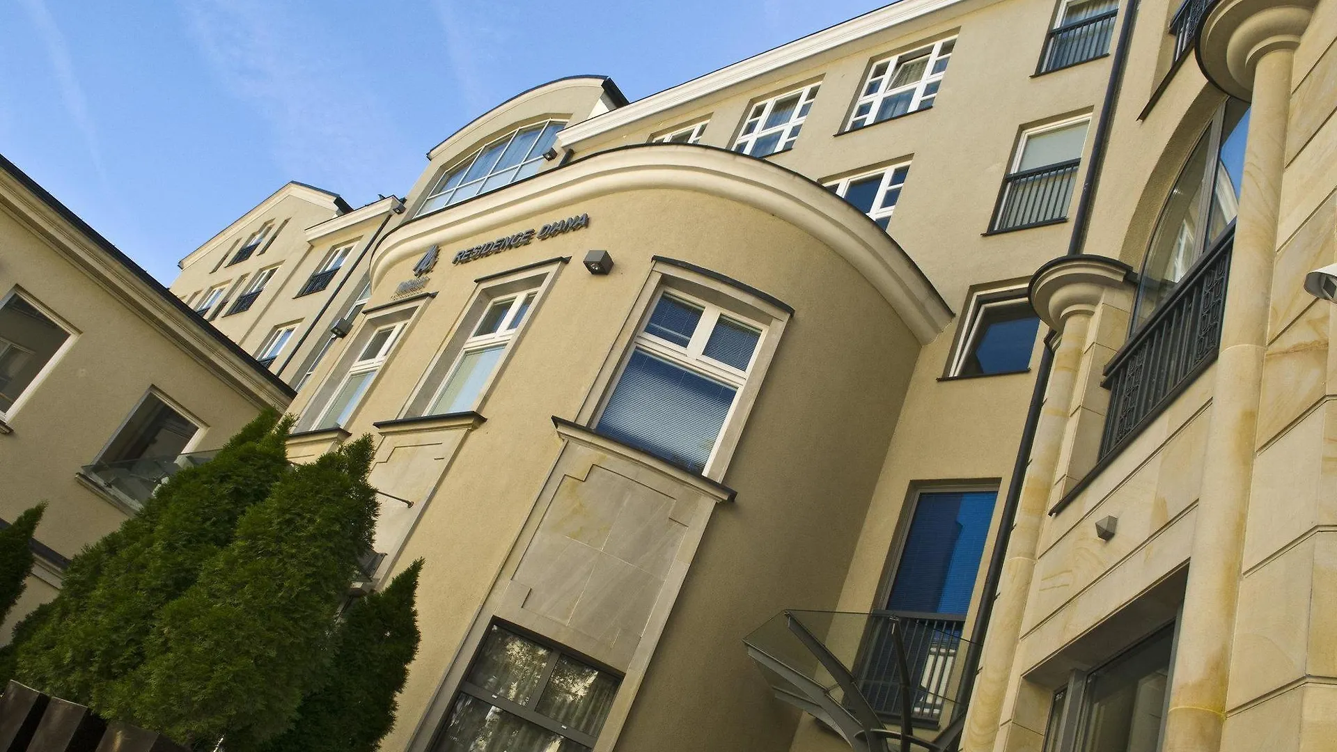 Mamaison Residence Diana Warsaw 4*,