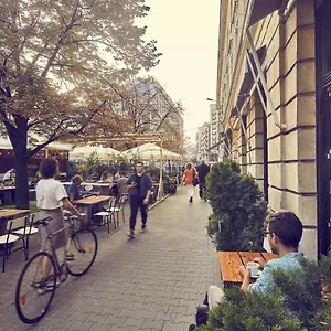 Privatunterkunft Between Us, Warschau