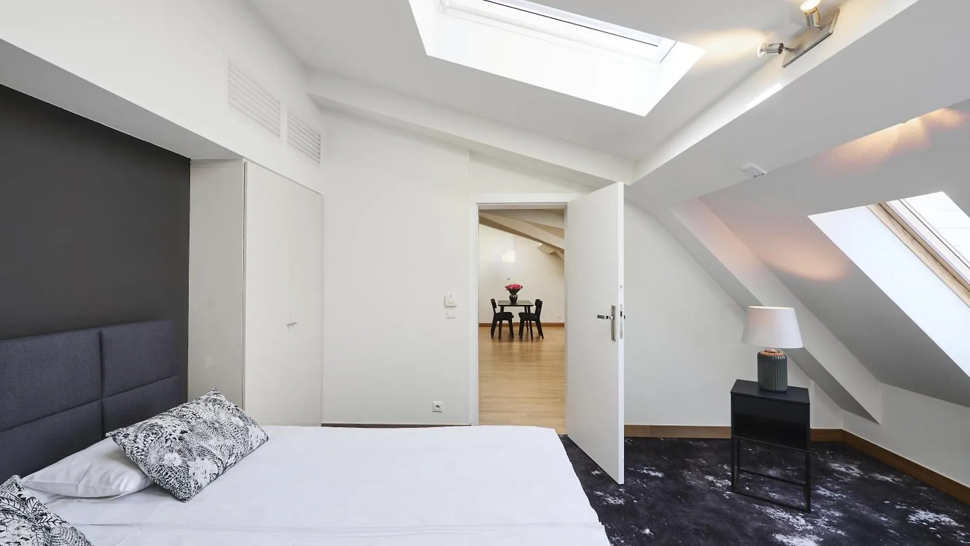 Hotel apartamentowy Mamaison Residence Diana Warszawa