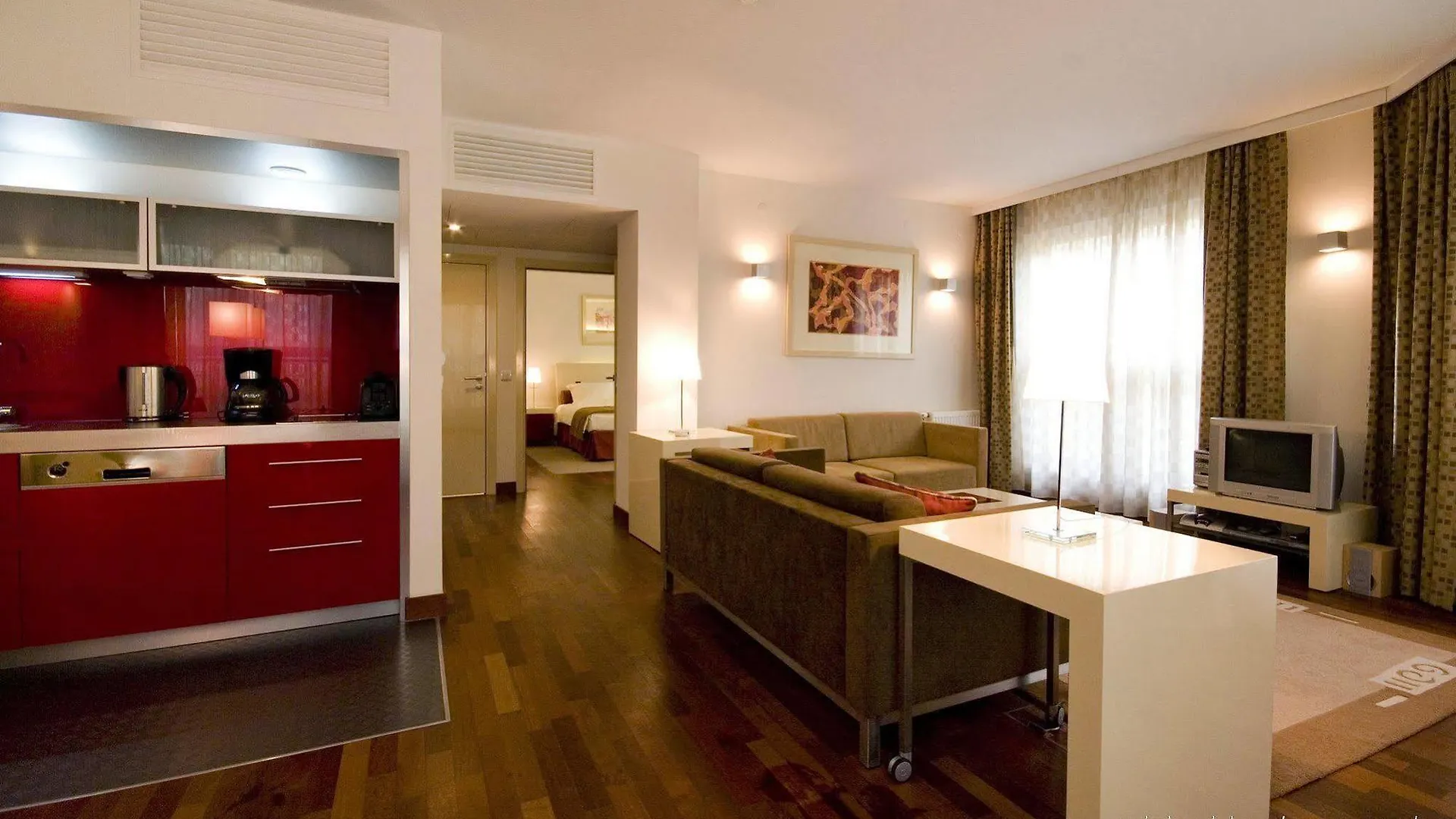 **** Hotel apartamentowy Mamaison Residence Diana Warszawa Polska