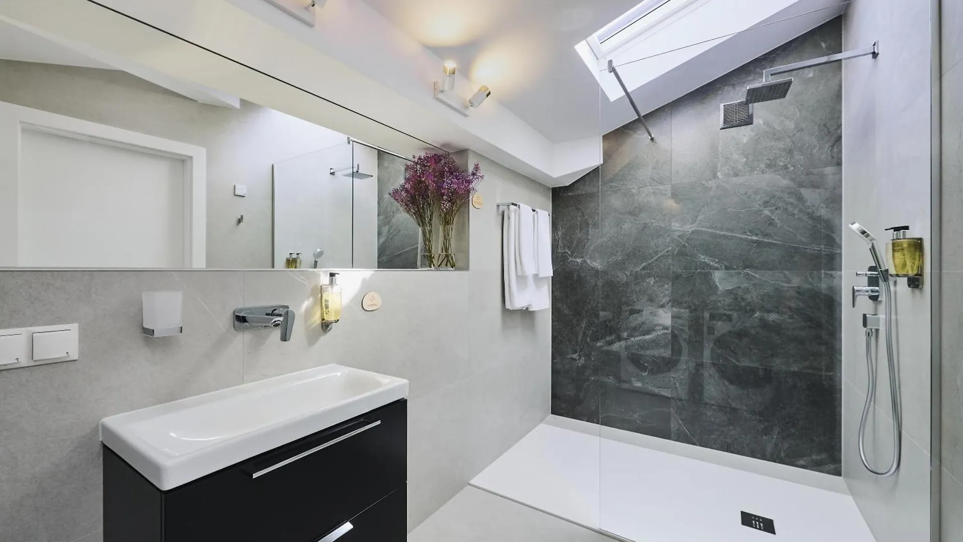 **** Aparthotel Mamaison Residence Diana Warschau Polen